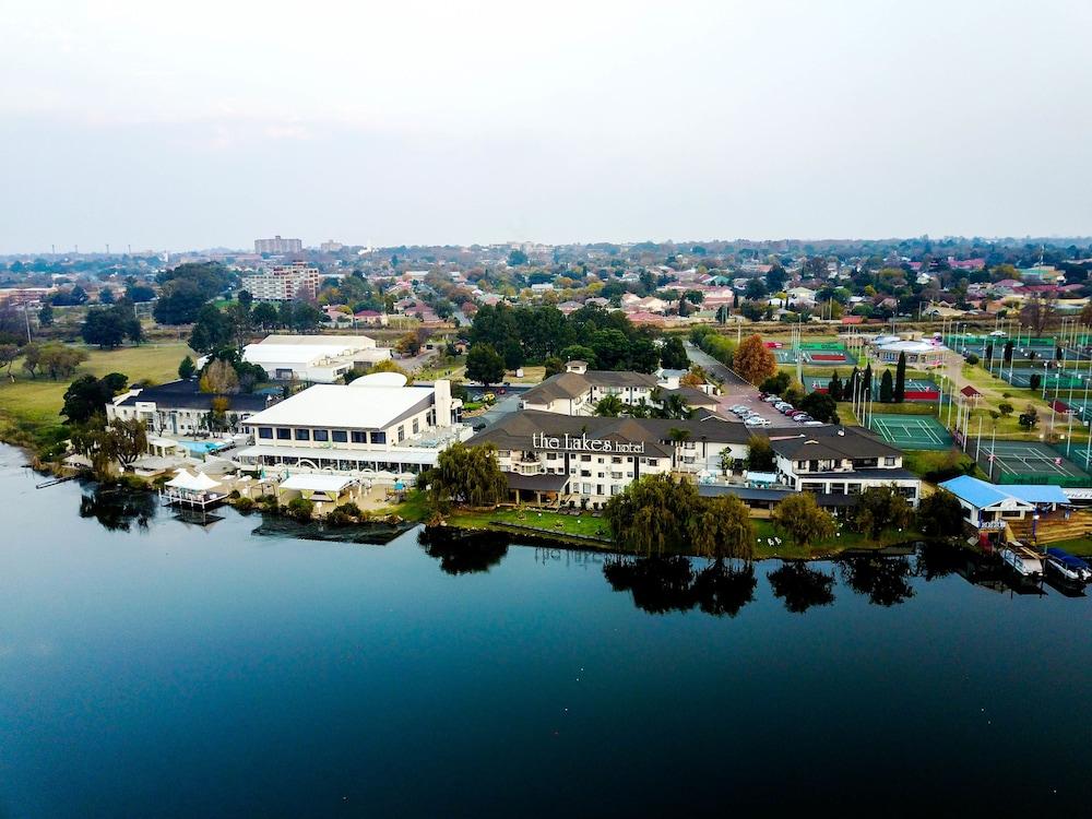 The Lakes Hotel & Conference Centre Benoni Exterior photo