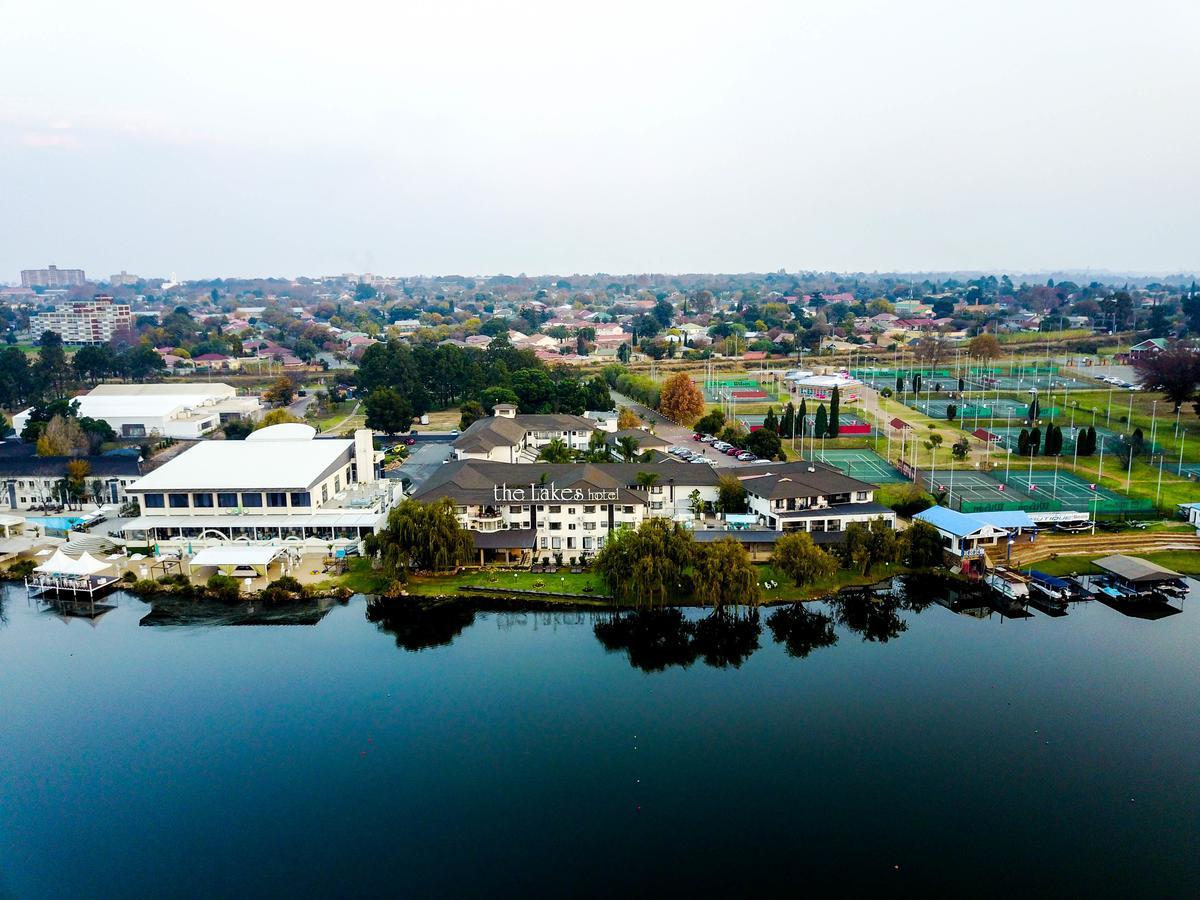 The Lakes Hotel & Conference Centre Benoni Exterior photo