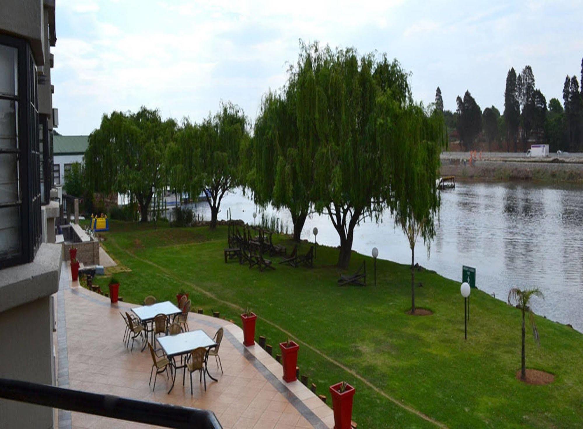 The Lakes Hotel & Conference Centre Benoni Exterior photo