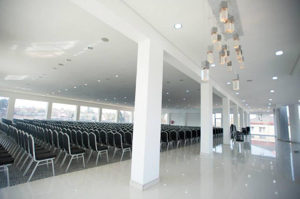 The Lakes Hotel & Conference Centre Benoni Exterior photo